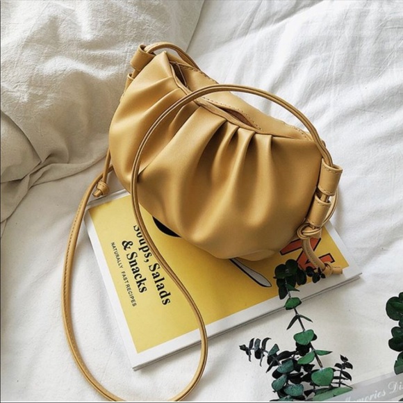 *Host Pick* Elegant vegan leather shoulder bag - Picture 4 of 13